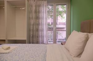 Cozy Athens Flat with Balcony