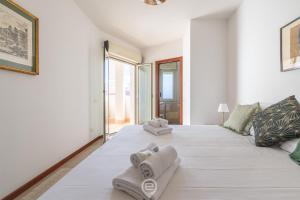 Mariangelas House - Balcony & AirCon