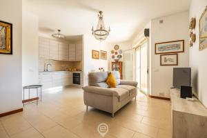 Mariangelas House - Balcony & AirCon