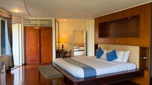 Dream Home by the Ocean Villa with a Swimming Pool, Garden, and Personal Service
