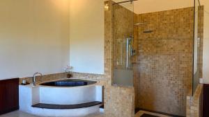 Dream Home by the Ocean Villa with a Swimming Pool, Garden, and Personal Service