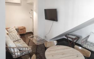Beautiful Apartment In Okrug Gornji With Wifi
