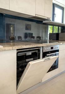 Spacious 2BR Apartment Near Sea Garden & Beach by Flat Manаger