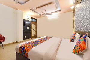 FabHotel Moon Stone, Near Jawahar Circle - World Trade Park