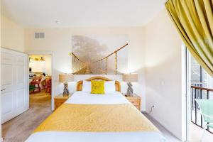 3rd floor condo wsauna pools tennis court near theme parks basketball court