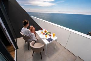 Alliance Palace Golden Sea View Aparthotel