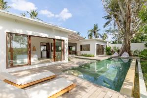 Villa Lumahi Tiga - 2BR Luxury Haven, Walking Distance to Seseh Beach