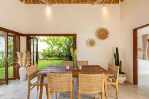 Villa Lumahi Tiga - 2BR Luxury Haven, Walking Distance to Seseh Beach