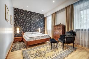 Spacious 3BR Apartment in the Heart of Old Town, 3