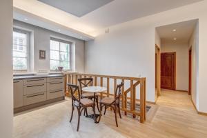 Spacious 3BR Apartment in the Heart of Old Town, 3