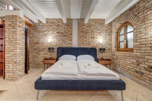 Spacious 3BR Apartment in the Heart of Old Town, 3