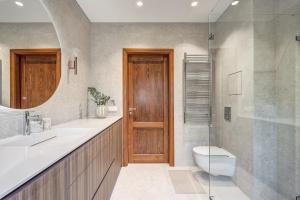 Spacious 3BR Apartment in the Heart of Old Town, 3