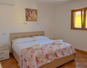 LALLOGGIO DEL SOLE APARTMENTS - elegant and welcoming residence with independent apartments, shared patio and parking area, near the beach and train station with hourly trains to Rome - Lido delle Sirene, Anzio