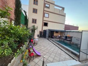 Magnifique rez-de-jardin avec piscine, hammam
