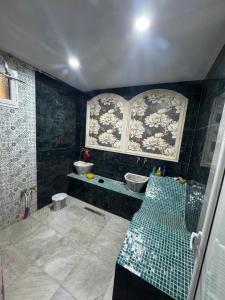 Magnifique rez-de-jardin avec piscine, hammam