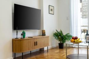 Urban Elegance 2 bedroom near the heart of Athens