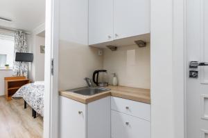 Przytulne Studio z Balkonem przy Promenadzie 50 m do Plaży by Noclegi Renters