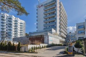 Przytulne Studio z Balkonem przy Promenadzie 50 m do Plaży by Noclegi Renters