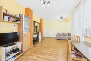Sea Breeze Apartment by Linas BNB