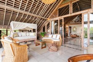 Massive 6BR Villa, Canggu, 16m Pool, Big Garden