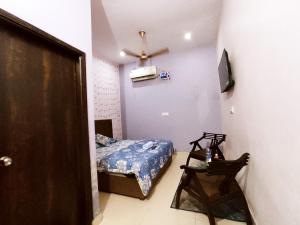 JANNAT 7 - Hotel & Homestay PG with Restaurant & Banquet Hall - Families, Couples & Corporate