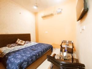 JANNAT 7 - Hotel & Homestay PG with Restaurant & Banquet Hall - Families, Couples & Corporate