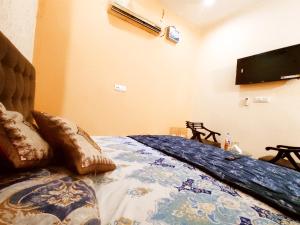 JANNAT 7 - Hotel & Homestay PG with Restaurant & Banquet Hall - Families, Couples & Corporate