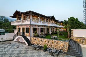 Tikrola Retreat