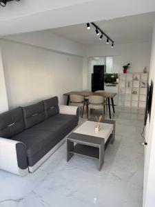 Stylish Ohrid Apartment, Hot Tub, Steps to Lake