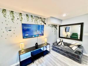 Grand Deluxe 1BR Penthouse Suite near Newark Airport