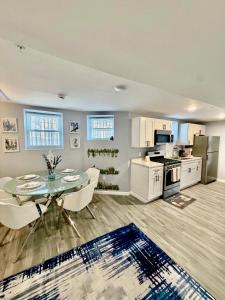 Grand Deluxe 1BR Penthouse Suite near Newark Airport