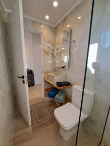 Azure Breeze Suite Apartment
