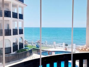Seaview Puerta del Mar first line beach