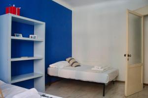 Ample 2-BR Home Steps to Navigli