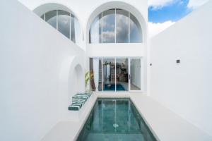 Askara 1 BR with Private Pool and Rooftop Jacuzzi