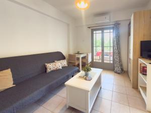 Anasa Salt - Beachside Stay with Balcony