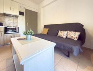 Anasa Salt - Beachside Stay with Balcony