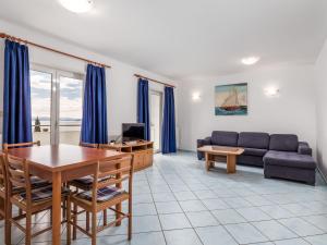 Apartment mit Terrasse by Interhome