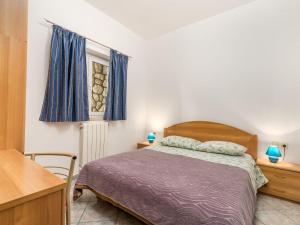 Apartment Wohnung in Obrs mit Kleiner Terrasse und Meerbli by Interhome