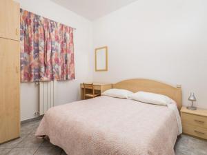 Apartment Wohnung in Obrs mit Kleiner Terrasse und Meerbli by Interhome