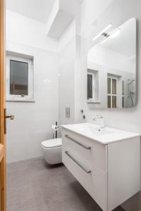 Apartment Wohnung in Obrs mit Kleiner Terrasse und Meerbli by Interhome
