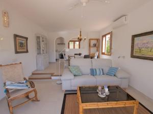 Holiday Home Romantisches Ferienhaus am Meer by Interhome
