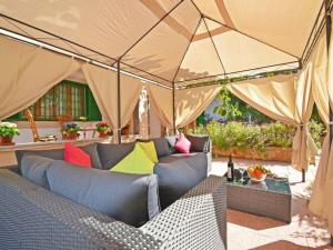 Holiday Home Schöne Villa mit Pool und Garten by Interhome