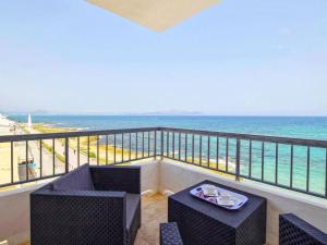 Apartment Moderne Wohnung vor dem Meer von Son Baulo by Interhome