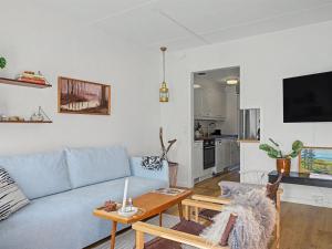 Apartment Riku - 15m from the sea by Interhome