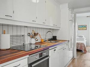 Apartment Riku - 15m from the sea by Interhome
