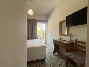 Nikos Studios Apts & Suites