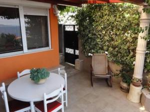 Apartment Ruhiggelegenes Sutdio mit Gartenterrasse in Strandnähe by Interhome