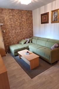Apartment Ruhiggelegenes Apartment mit Terrasse in Strandnähe by Interhome