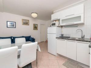 Apartment Appartement in Okrug Gornji mit Großer Terrasse by Interhome